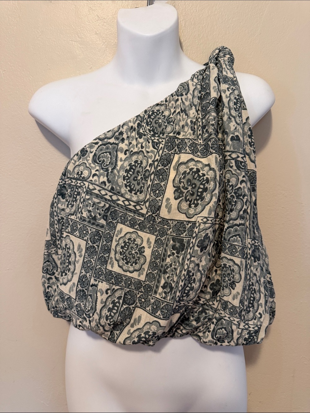 Abercrombie & Fitch One-Shoulder Printed Scarf Top in Cream and Dark Green-Gray